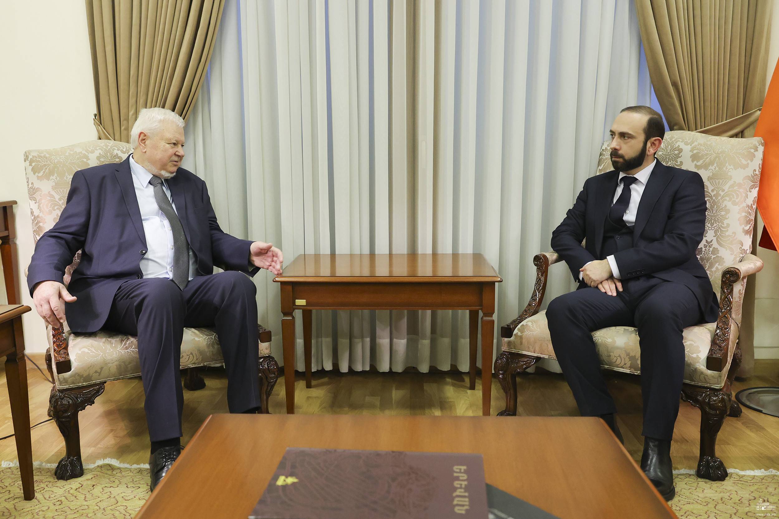 Министр иностранных дел Армении Арарат Мирзоян принял личного представителя действующего председателя ОБСЕ Анджея Каспршика