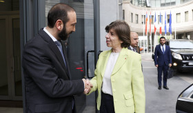 Rencontre des ministres des Affaires étrangères de l'Arménie et de la France à Erevan