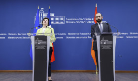 Déclaration à la presse du ministre des Affaires étrangères de la République d'Arménie, et ses réponses aux questions des journalistes au cours de la conférence de presse conjointe avec le ministre française de l'Europe et des Affaires étrangères