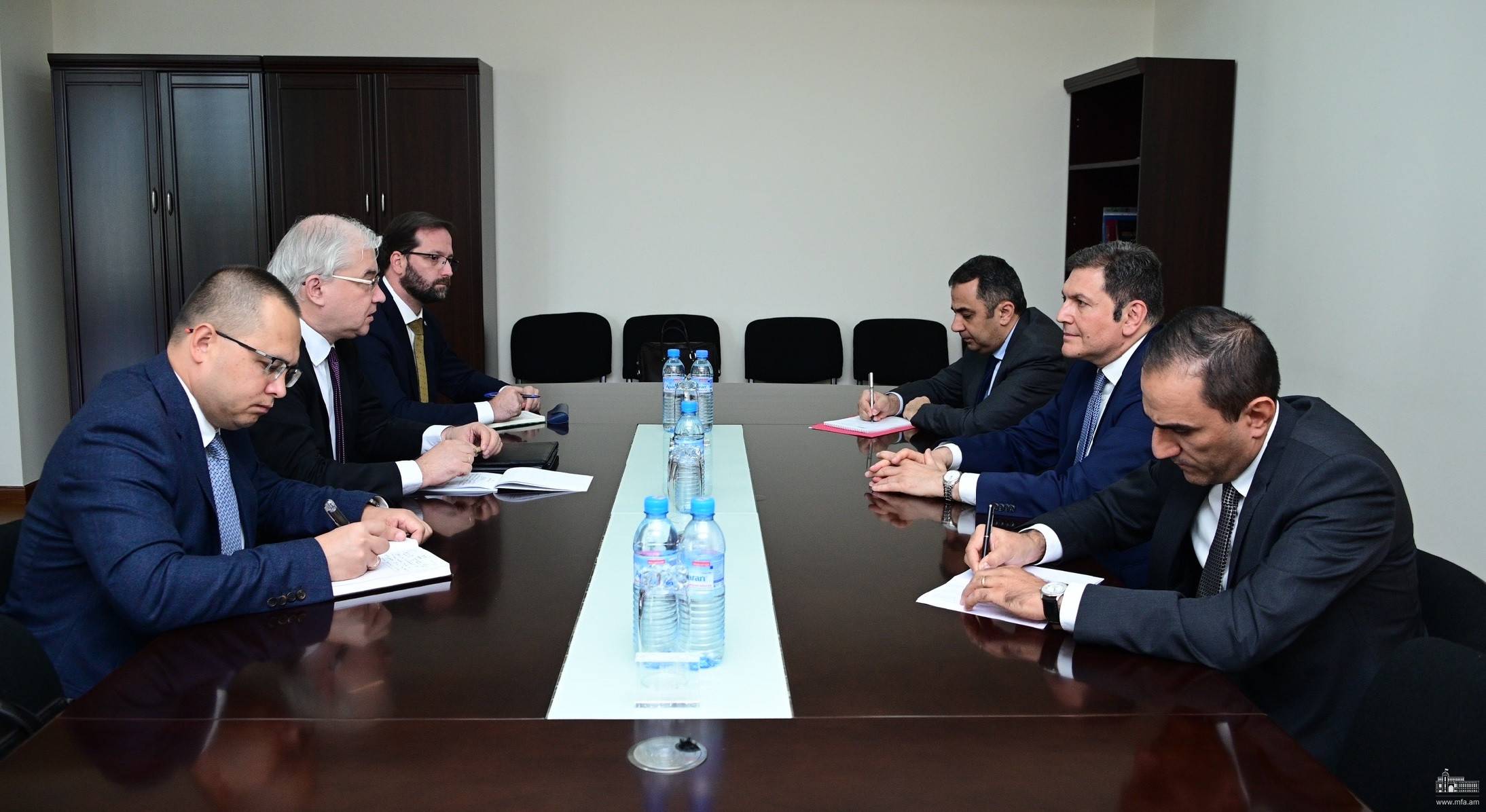 Acting Foreign Minister Paruyr Hovhannisyan received Igor Khovaev