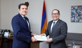 Կոլումբիայի նորանշանակ դեսպան Էկտոր Իսիդրո Արենաս Նեյռան իր հավատարմագրերի պատճենն է հանձնել ՀՀ ԱԳ նախարարի տեղակալին