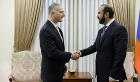 Արարատ Միրզոյանի հանդիպումը Լուիս Բոնոյի հետ