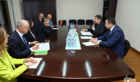 ՀՀ ԱԳ նախարարի տեղակալի հանդիպումը Էքս Ան Պրովանսի քաղաքապետի հետ