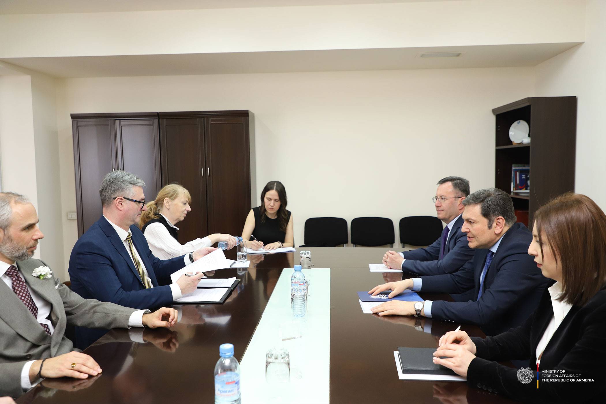 Ամբողջ ալբոմ