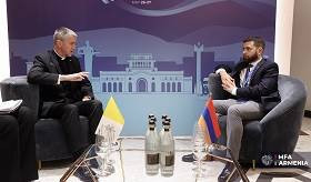ՀՀ ԱԳ նախարարի տեղակալ Վահան Կոստանյանի հանդիպումը Սուրբ Աթոռի պետությունների հետ հարաբերությունների քարտուղարի տեղակալի հետ