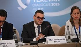 ՀՀ ԱԳ նախարարի տեղակալ Ռոբերտ Աբիսողոմոնյանը մասնակցել և բացման խոսքով հանդես է եկել «Կլիմայի փոփոխության և բնապահպանական այլ խնդիրների վերաբերյալ տեղեկատվության ամբողջականության խթանում» թեմայով փակ քննարկմանը