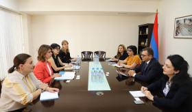 ՀՀ ԱԳ նախարարի տեղակալ Ռոբերտ Աբիսողոմոնյանի հանդիպումը ՄԱԿ/Կանայք տարածաշրջանային տնօրեն Բելեն Սանս Լուկեի հետ