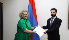 Միացյալ Թագավորության նորանշանակ դեսպանն իր հավատարմագրերի պատճենն է հանձնել ՀՀ ԱԳ նախարարի տեղակալին
