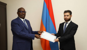 Newly appointed Ambassador of Burundi handed over the copy of his credentials to the Deputy Foreign Minister of Armenia