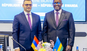 Встреча заместителя Министра иностранных дел Армении Роберта Абисогомоняна с Министром иностранных дел Руанды Оливье Ндухунгирехе