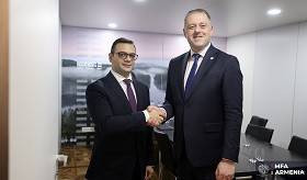 Meeting of Deputy Foreign Minister of Armenia Robert Abisoghomonyan with Minister of State of Ireland for European Affairs and Defence Thomas Byrne