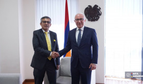 The Deputy Foreign Minister of Armenia received the Defence Secretary of India
