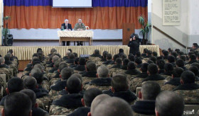 Министр Налбандян посетил военную полка