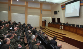 Министр Налбандян выступил с речью в министерстве обороны
