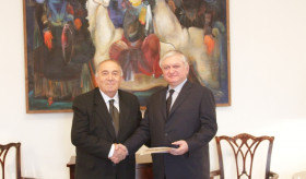 Minister Nalbandian awarded Professor Bayburtian