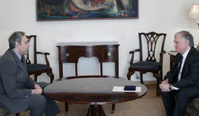 Minister Nalbandian awarded Rafael Hovhannisyan 