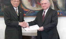 Ambassador of Thailand presented the copy of his credentials to the minister Nalbandian