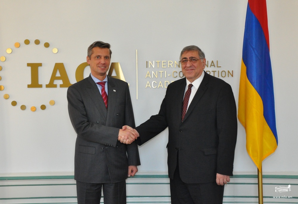 Դեսպան Կիրակոսյանի հանդիպումը Միջազգային հակակոռուպցիոն ակադեմիայի տնօրենի հետ