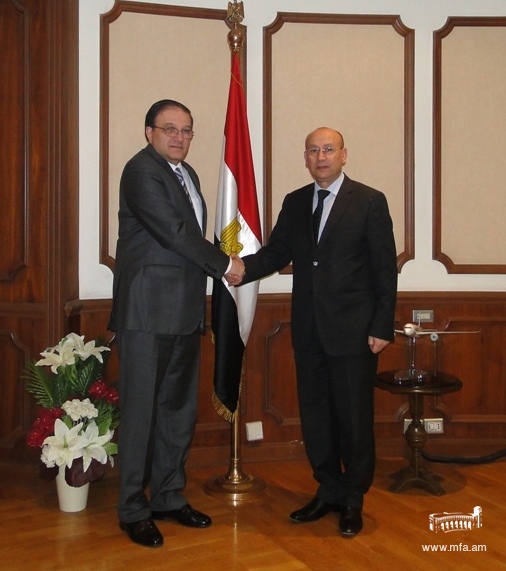 Դեսպան Մելքոնյանի հանդիպումը Եգիպտոսի քաղաքացիական ավիացիայի նախարարի հետ
