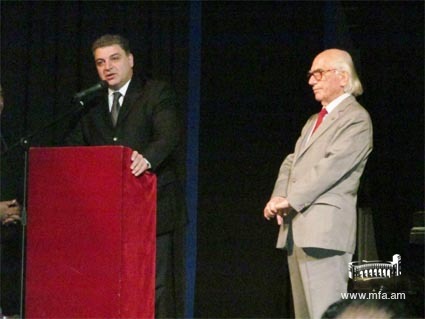 Արգենտինահայ կոմպոզիտոր և խմբավար  Ժան Ալմուխյանը պարգևատրվել է &laquo;Մովսես Խորենացի&raquo; մեդալով