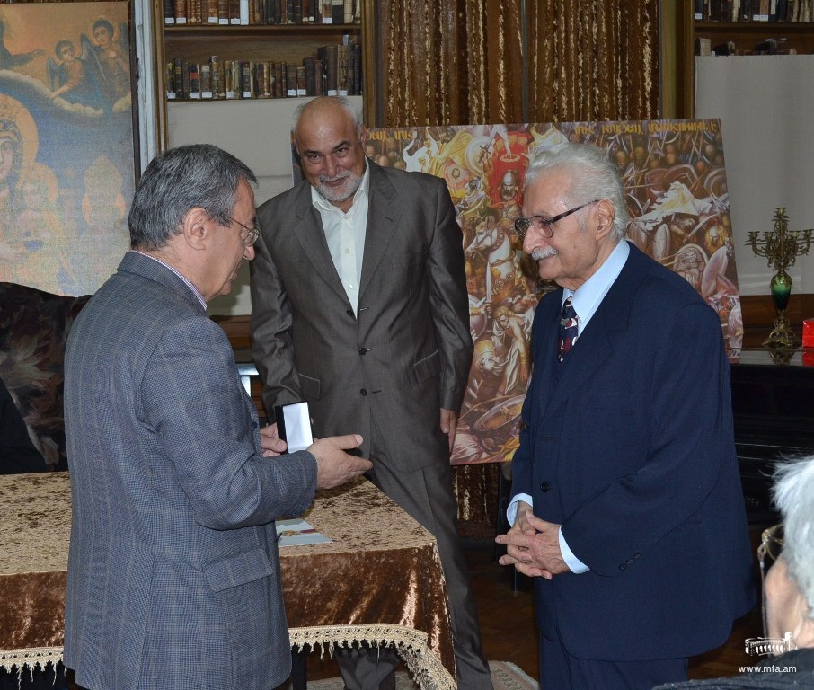 Դեսպան Գասպարյանը պարգևներ հանձնեց