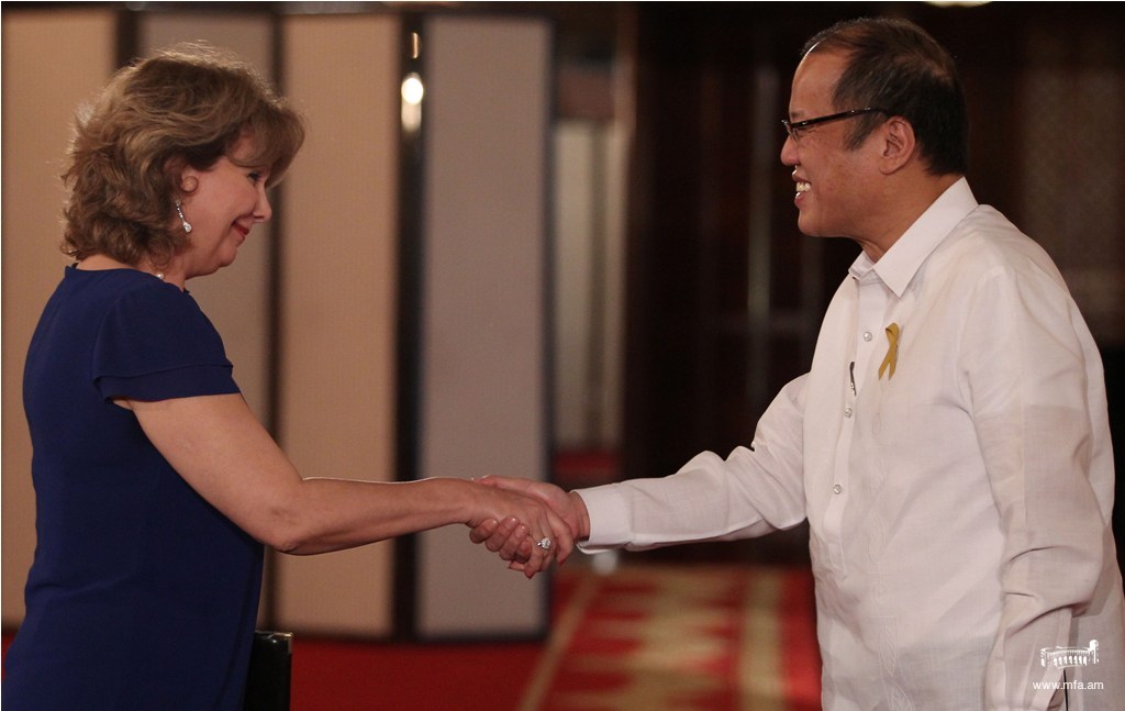 Դեսպան Վարդանյանն իր հավատարմագրերը հանձնեց Ֆիլիպինների նախագահին