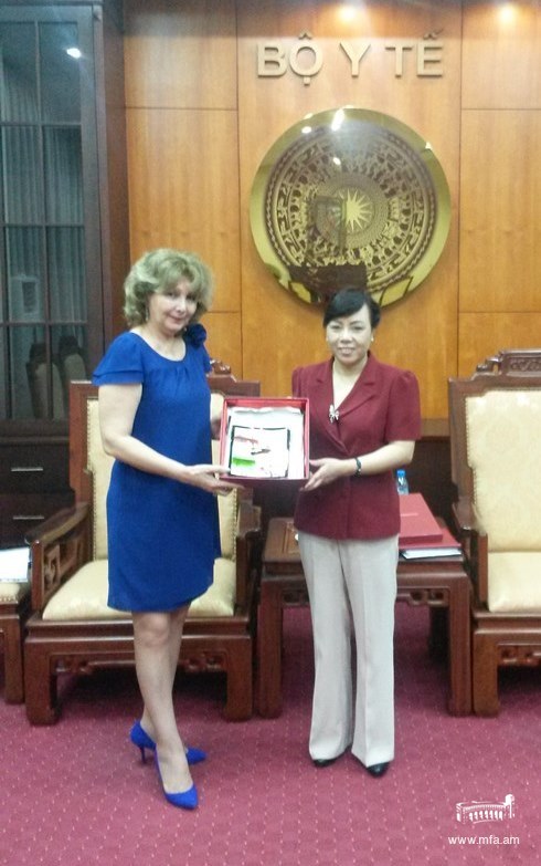 Դեսպան Վարդանյանի հանդիպումը Վիետնամի առողջապահության նախարարի հետ: