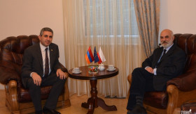Դեսպան Ղազարյանի հանդիպումը Լեհաստանի սենատի անդամ, «Լեհաստան – Հայաստան» բարեկամության խմբի ղեկավար Լուկաշ Աբգարովիչի հետ