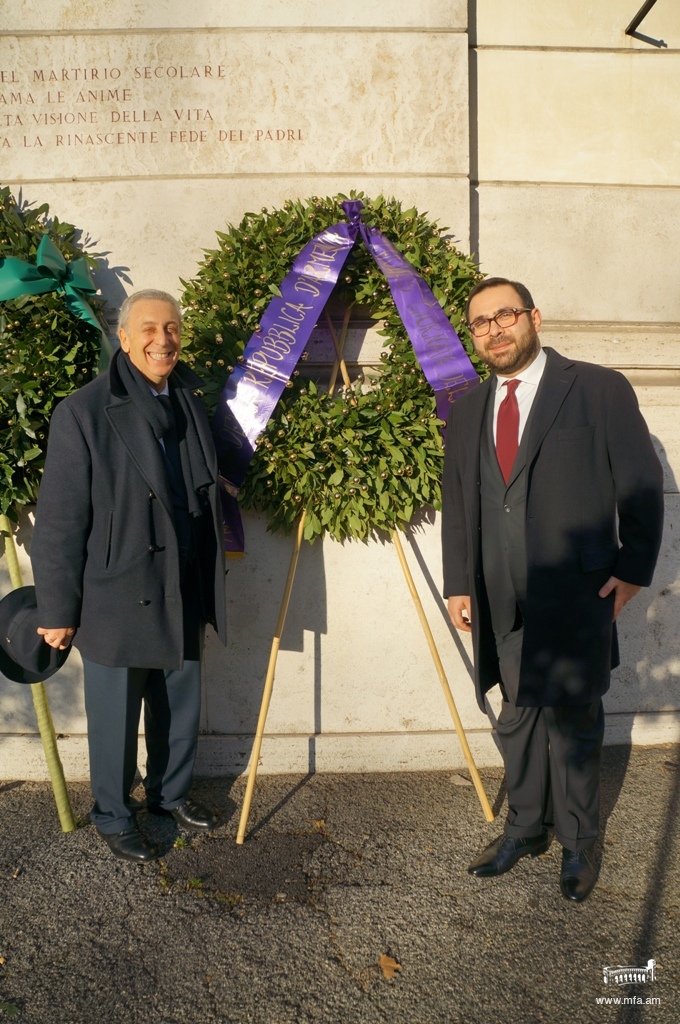 Դեսպան Ղազարյանը հարգանքի տուրք մատուցեց Հոլոքոստի զոհերի հիշատակին