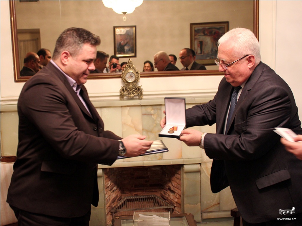 Թեհրանի Հայոց թեմի Պատգամավորական ժողովի ատենապետ Գևորգ Վարդանին հանձնվեց &laquo;Մովսես Խորենացի&raquo; մեդալ