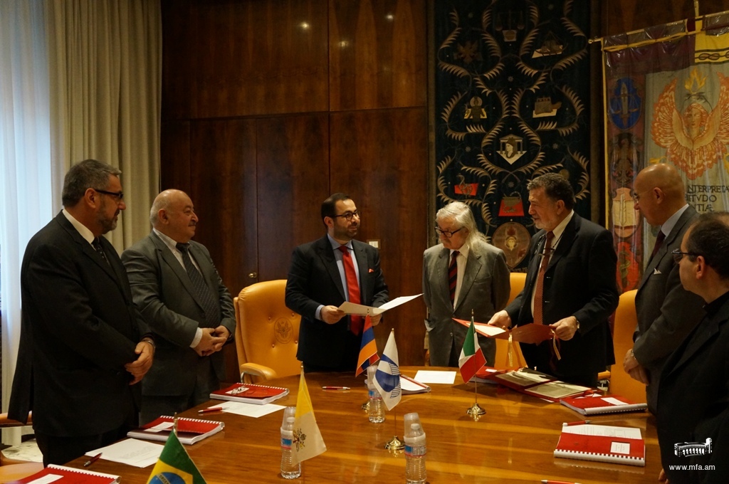 Համաձայնագրի ստորագրում ՀՀ կառավարության և Ռելյատիվիստական աստղաֆիզիկայի կենտրոնների միջազգային ցանցի միջև