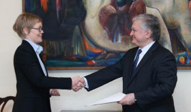 The newly-appointed Ambassador of Sweden handed copies of credentials to the Foreign Minister of Armenia