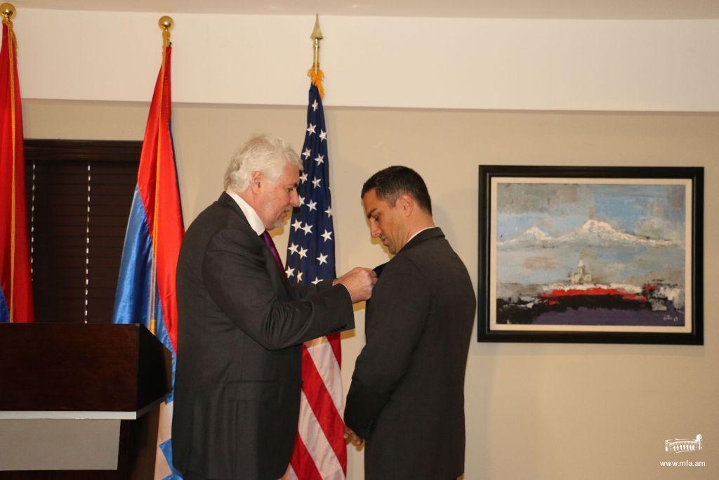 Մխիթար Գոշի մեդալի հանձնում Լոս Անջելեսում