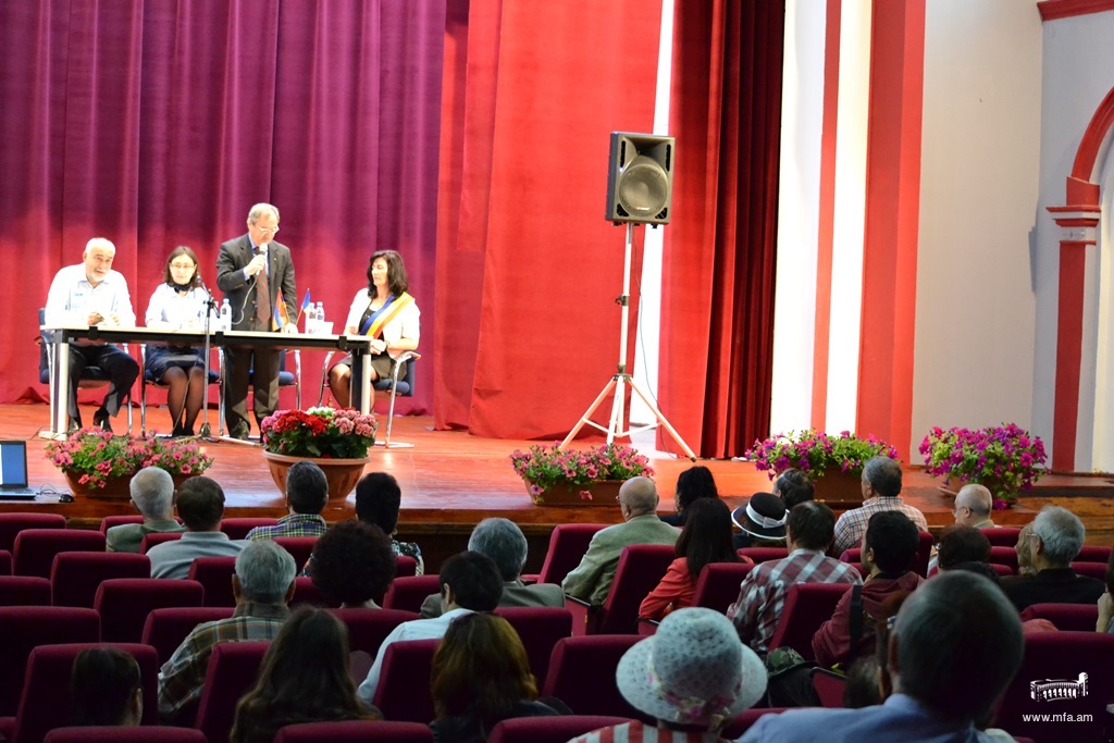 Հայոց ցեղասպանության 100-րդ տարելիցին նվիրված սիմպոզիում Ռումինիայի Դումբրավեն քաղաքում