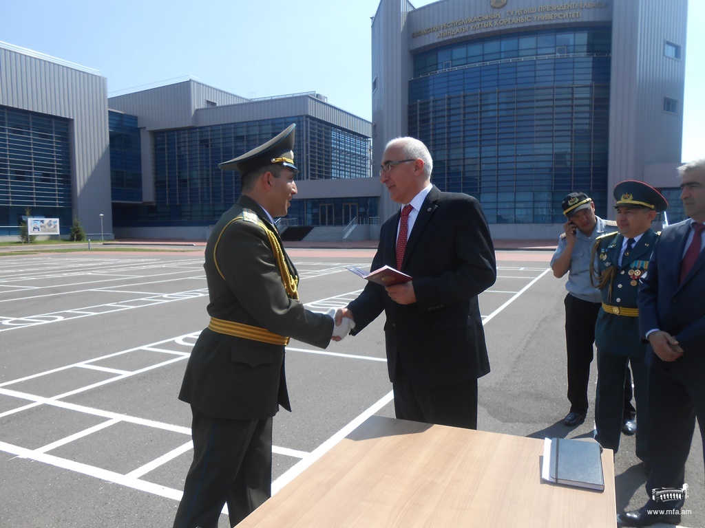 Դեսպան Սահակյանն այցելեց Նազարբաևի անվան Պաշտպանության  ազգային համալսարան