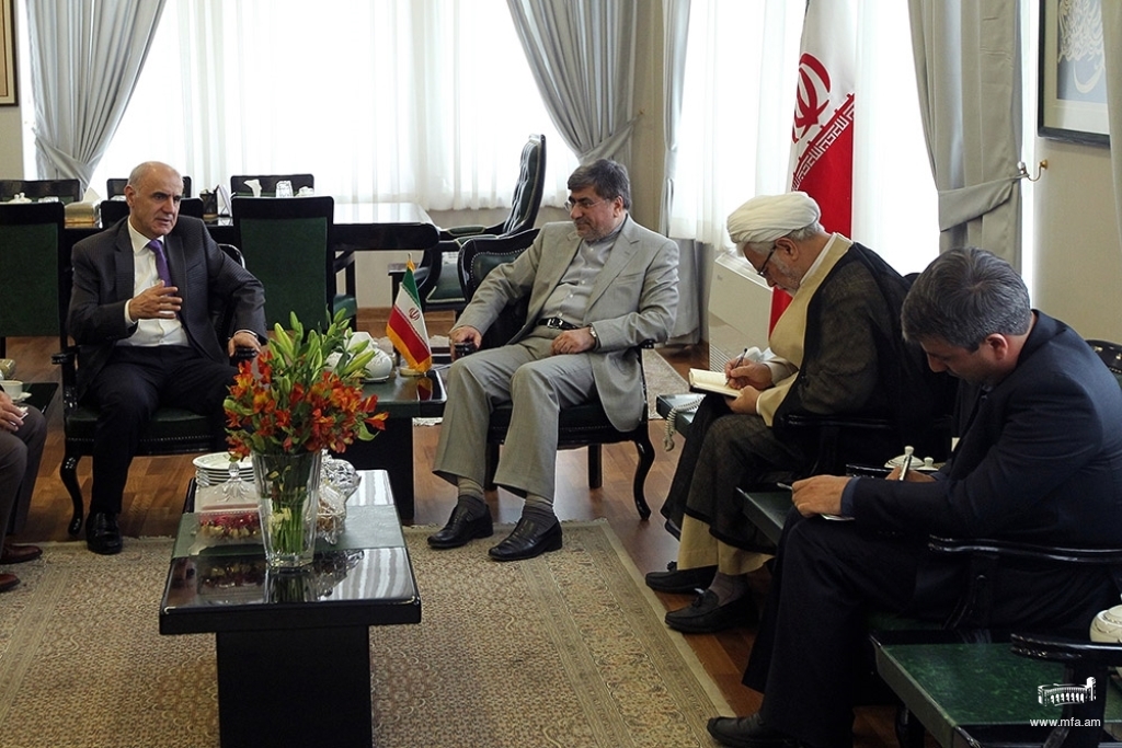 Դեսպան Թումանյանը հանդիպեց Իրանի մշակույթի և իսլամական առաջնորդման նախարարին