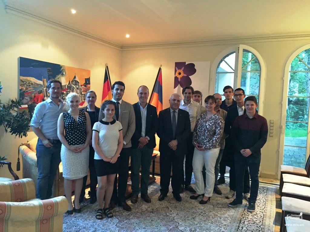 Դեսպան Սմբատյանի դասախոսությունը Արտաքին քաղաքականության գերմանական ընկերակցության ներկայացուցիչների առջև