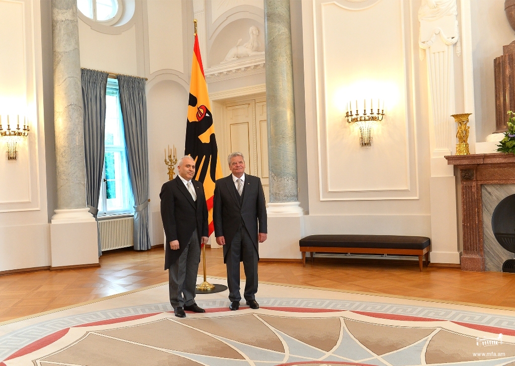 Դեսպան Սմբատյանն իր հավատարմագրերը հանձնեց Գերմանիայի Նախագահին