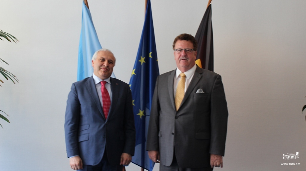Դեսպան Սմբատյանը հանդիպեց Գերմանիայի Բունդեսթագի պատգամավոր Հանս-Յոխեն Ֆուխթելի հետ