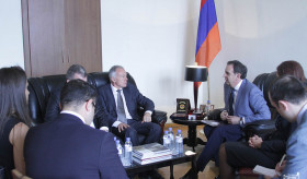 Փոխարտգործնախարար Նազարյանն ընդունեց Ռումինիայի խորհրդարանականներին