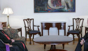 Հայաստանի արտգործնախարարը հանդիպեց Կաթողիկե Հայոց Կաթողիկոս-Պատրիարքի հետ