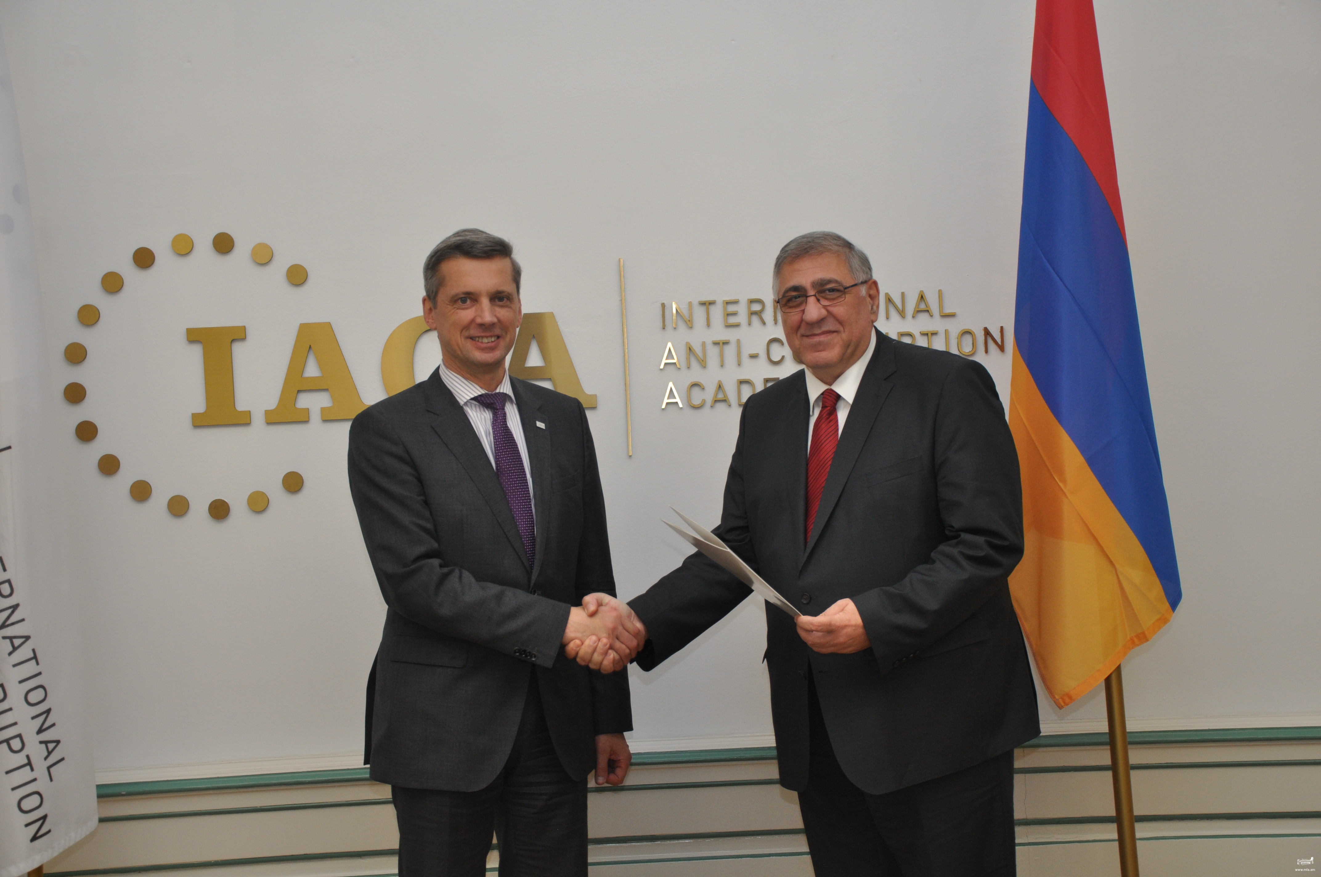 Դեսպան Կիրակոսյանն իր հավատարմագիրը հանձնեց Միջազգային Հակակոռուպցիոն ակադեմիայի (IACA) տնօրենին