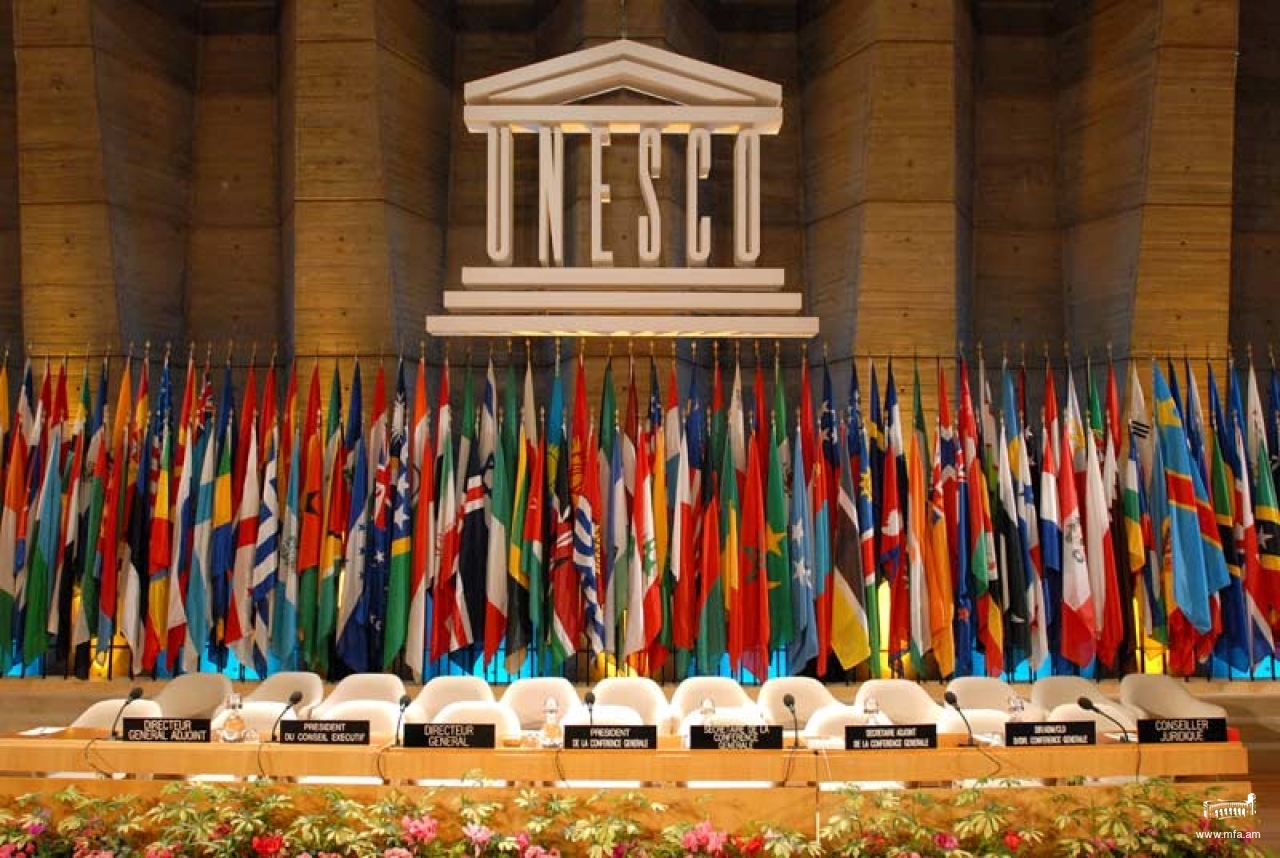 Հայերեն տպագրությամբ առաջին Աստվածաշնչի 350 ամյակը և Հովհաննես Այվազովսկու ծննդյան 200-ամյակն ընդգրկվել են ՅՈՒՆԵՍԿՕ-ի՝ Հռչակավոր մարդկանց և կարևոր իրադարձությունների 2016-2017թթ. օրացույցում