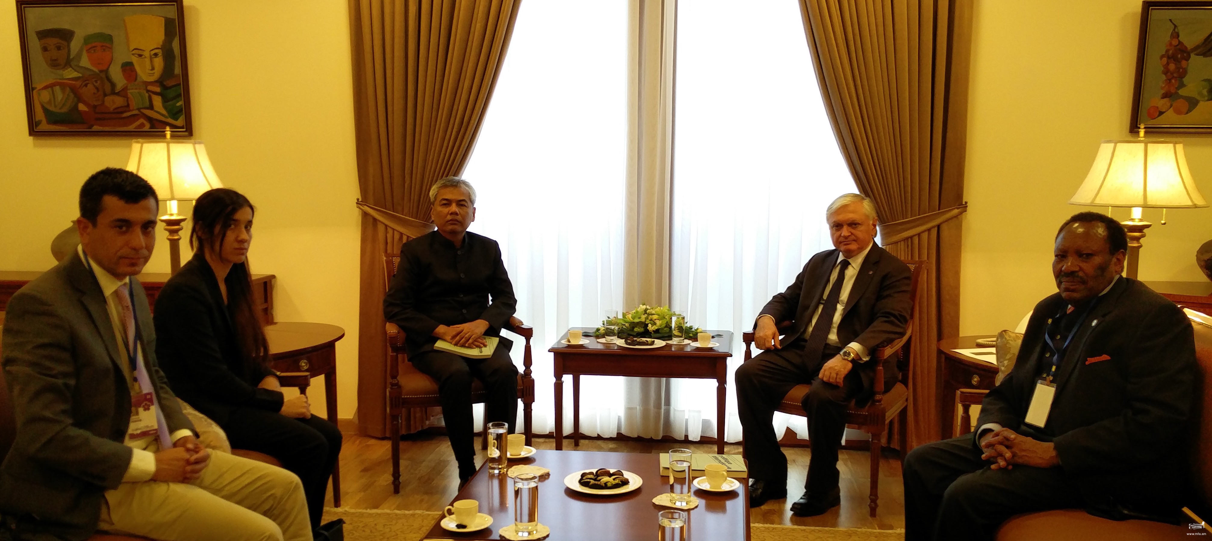 Minister of Foreign Affairs of Armenia received survivors of genocides, who participated in the Second Global Forum