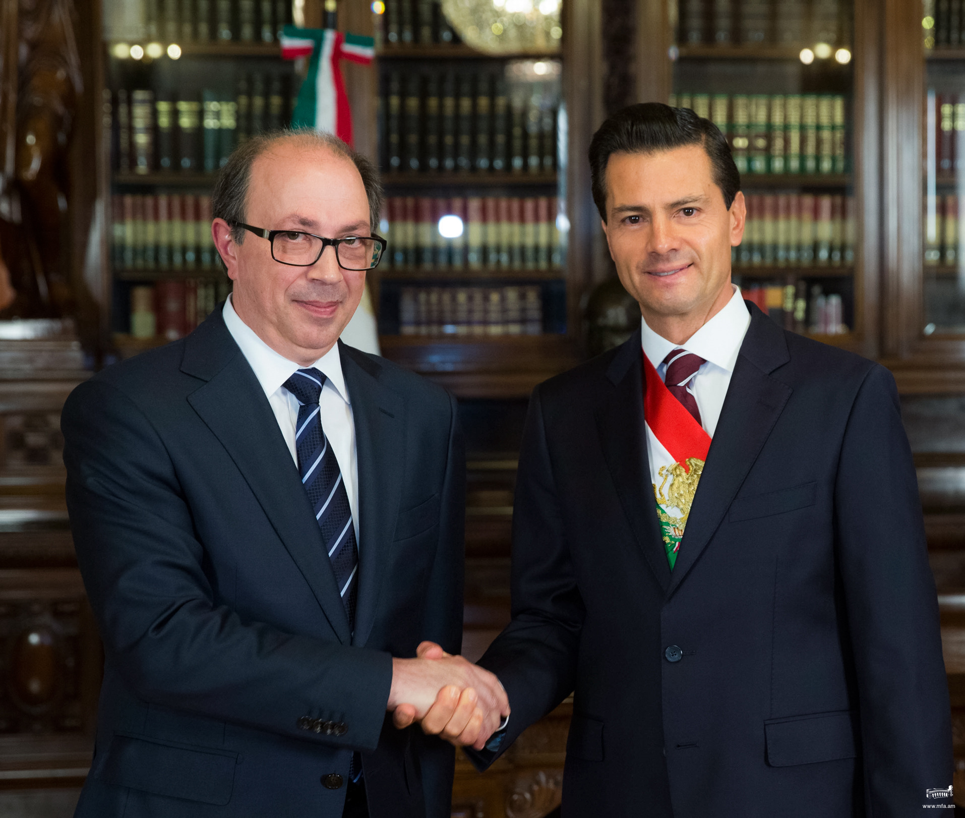 Դեսպան Այվազյանն իր հավատարմագրերը հանձնեց Մեքսիկայի նախագահին