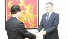 ԱԳ նախարարի տեղակալ Արմեն Պապիկյանն ընդունեց ՀՀ-ում ԿԺԺՀ նորանշանակ դեսպան Կին Հեն Ջունին