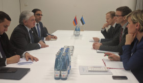 Meeting between FMs of Armenia and Estonia
