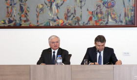 Վարչապետն ԱԳՆ-ում հանդիպել է դիվանագիտական կորպուսի ներկայացուցիչների հետ