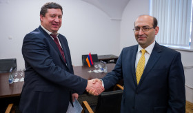 Դեսպան Մկրտչյանի հանդիպումը Լիտվայի Ազգային Պաշտպանության նախարար հետ