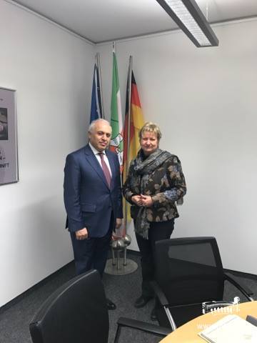 Դեսպան Սմբատյանի հանդիպումը Հյուսիսային Հռենոս և Վեստֆալիա երկրամասի փոխվարչապետ, լուսավորության նախարար Սիլվիա Լյոհմանի հետ